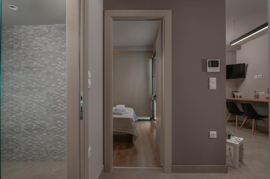 Apartment Antigonidon Square 5 *